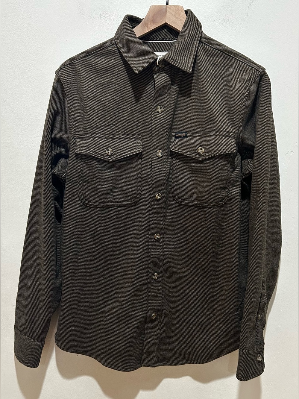 NWT Wrangler Brown Long Sleeve Button Up Flannel Knit Shirt - Men’s Size Small